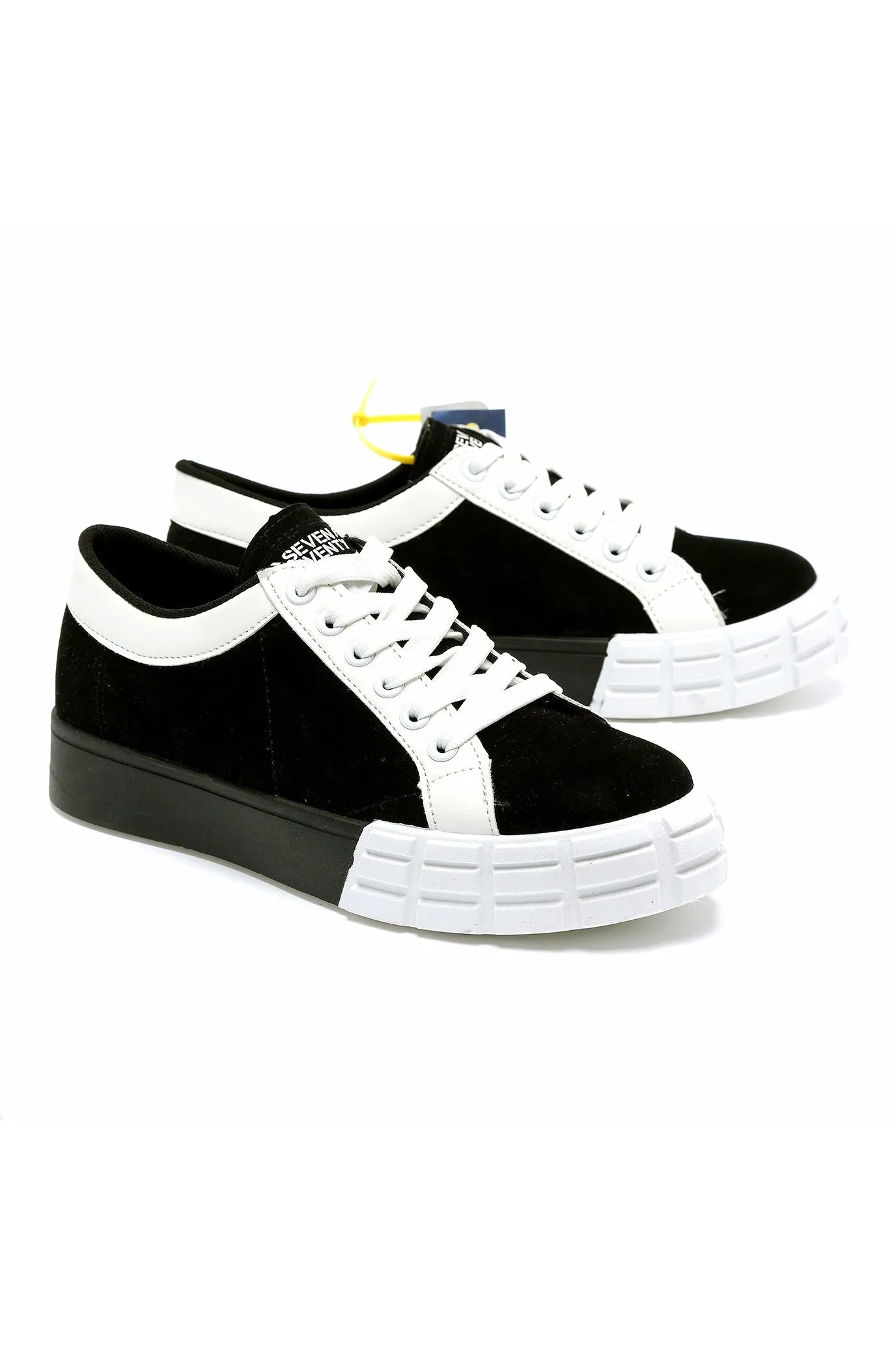 Black and white sneakers | PAGGY MACCASINS