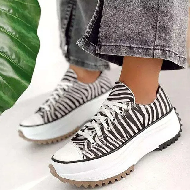 elveswallet Lace-Up High Top Zebra Canvas Sneakers